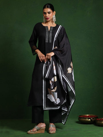Varanga Women Thread Embroidere Yoke With Lace Detailing Kurta And Trouser With Dupata